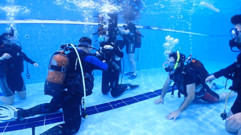 Dive Academy kursiyerleri